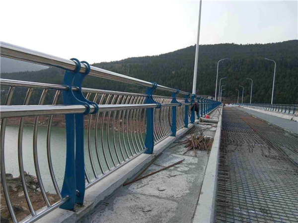 清远不锈钢桥梁护栏的特点及其在桥梁安全中的重要作用