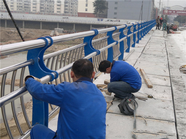 清远不锈钢河道护栏的特性及其在城市景观中的应用